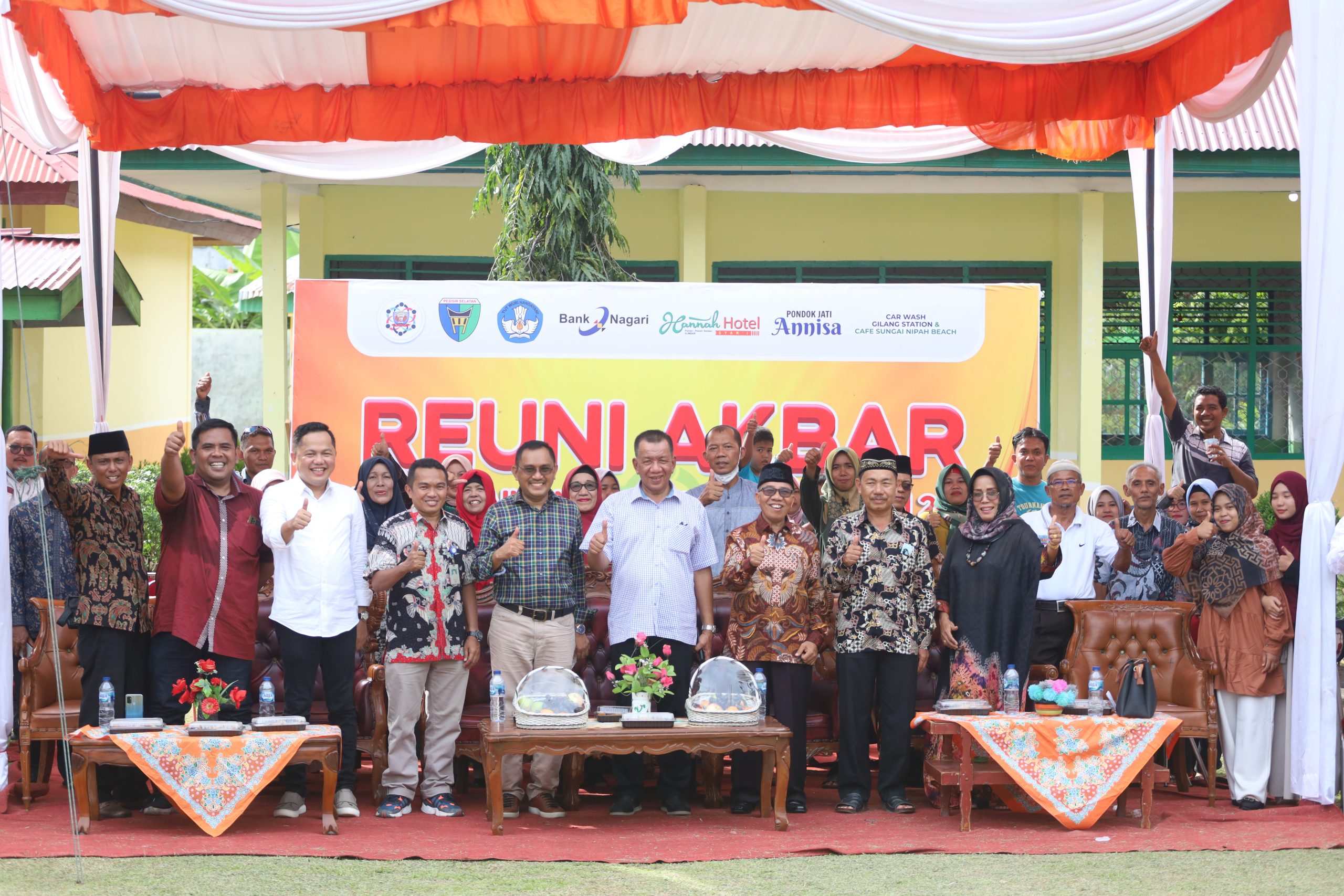 Bupati Rusma Yul Anwar Berharap Alumni SMA Ikut Bangun Pesisir Selatan